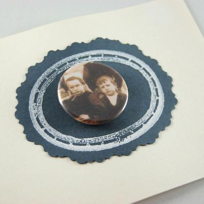 zwei Kinder - Buttonklappkarte