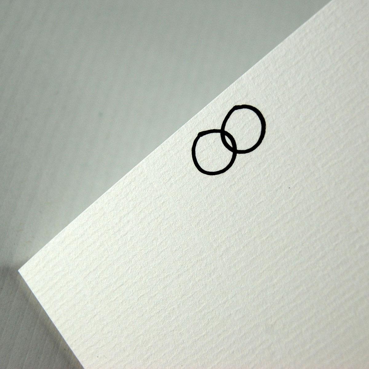 20er Set witzige Hochzeitseinladungen mit Umschlag: Brautpaar mit Briefumschlag