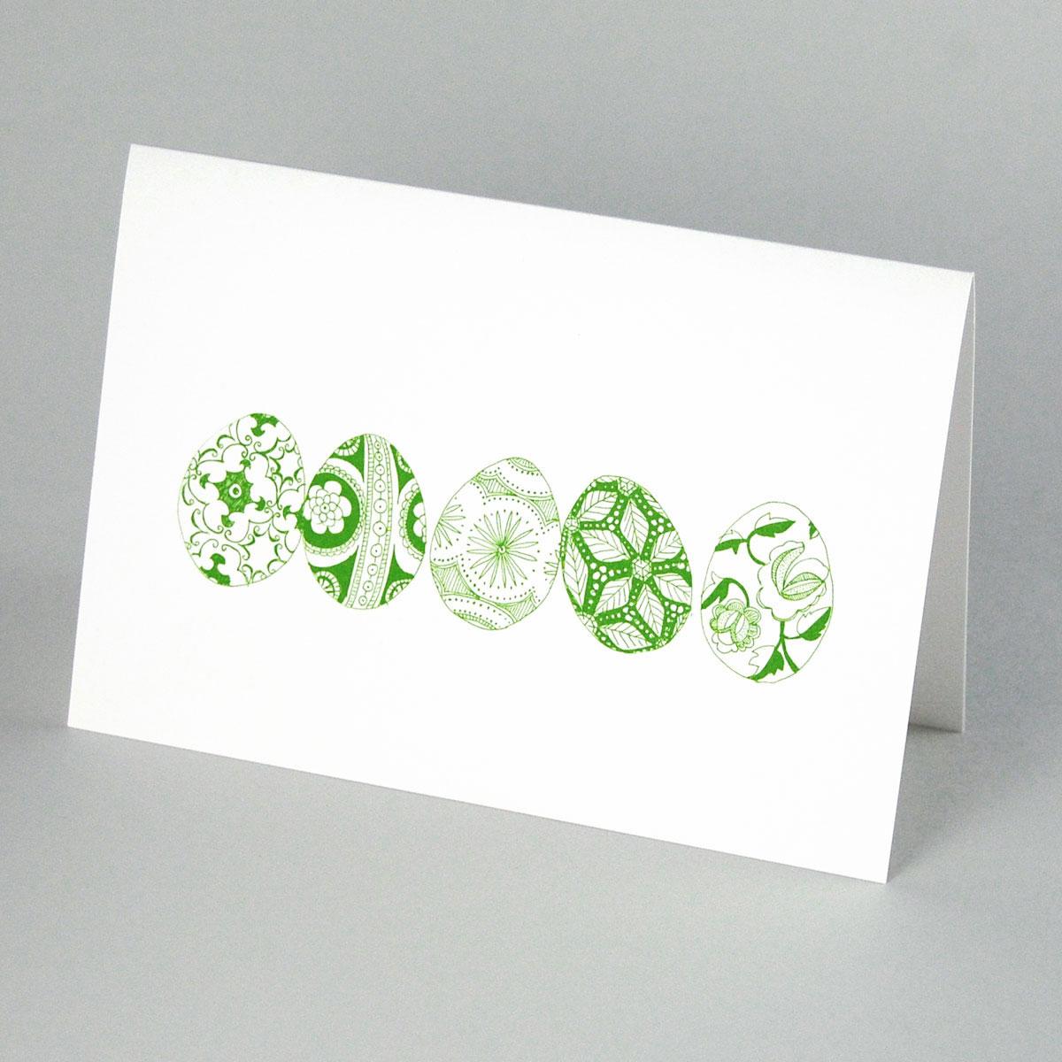 Osterkarte: fünf grün bemalte Eier (traditionelle Ornamente)