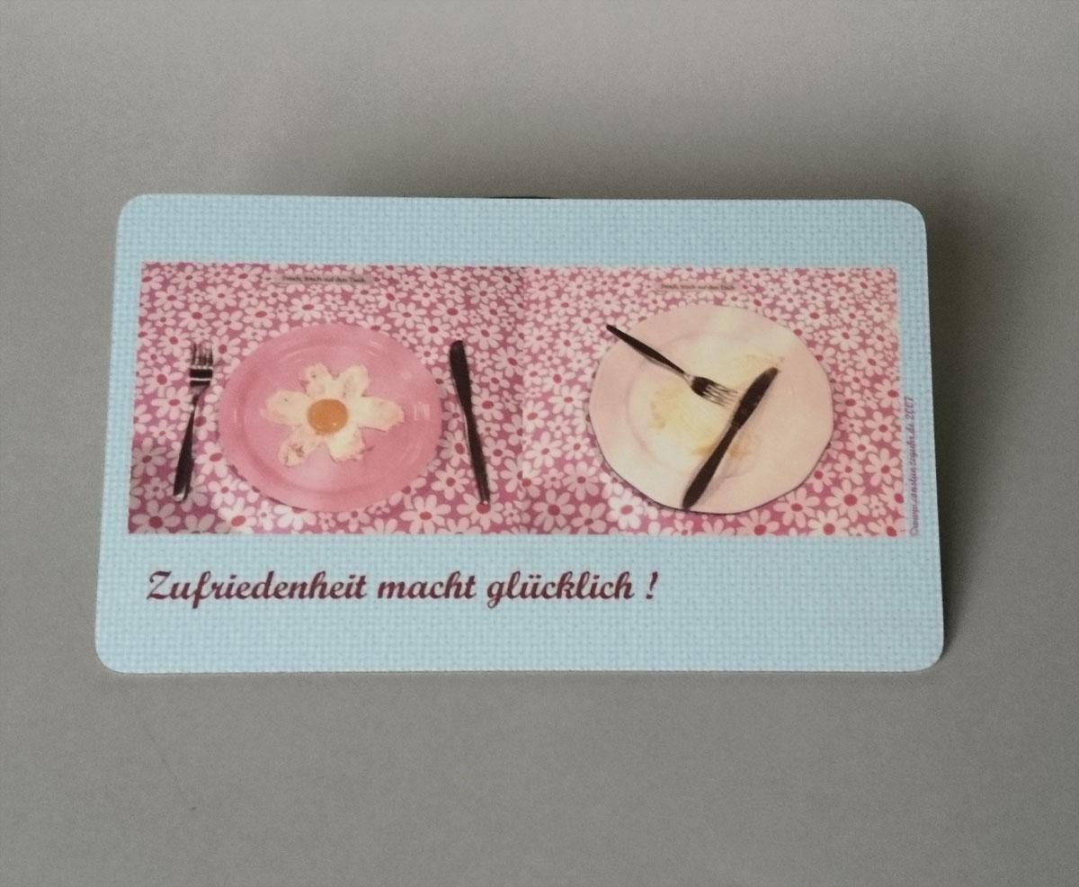 Frühstücksbrettchen: Zufriedenheit macht glücklich!