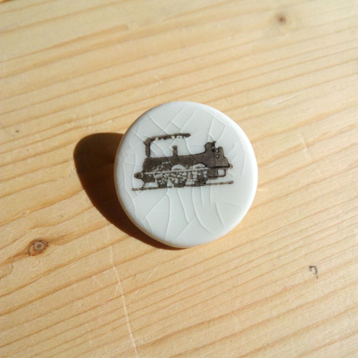 Porzellanbrosche: Lokomotive