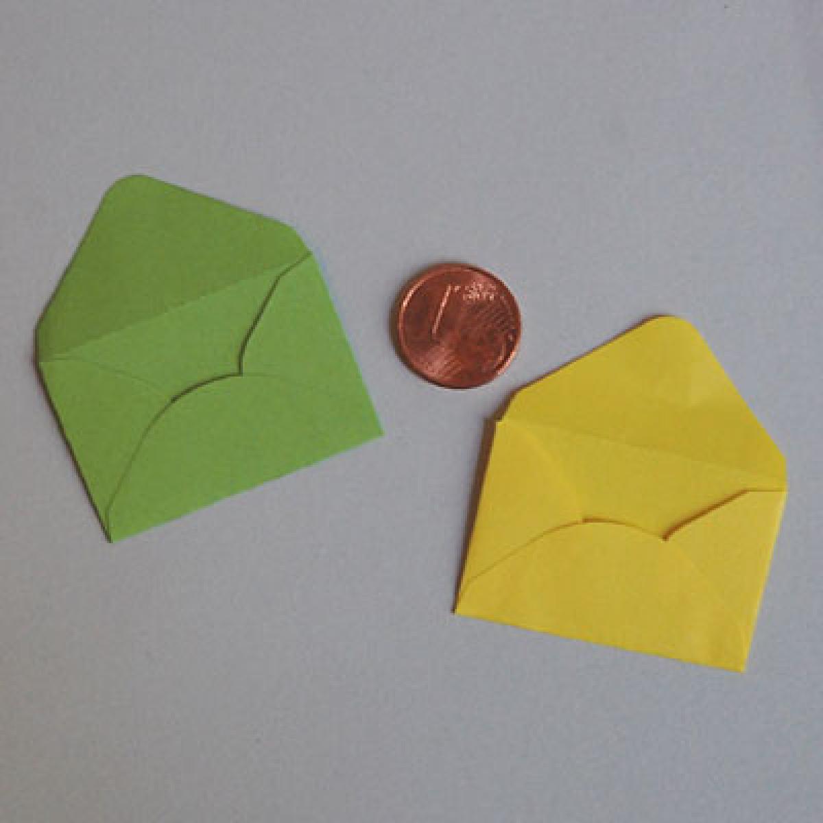 superkleiner gelber Umschlag, 2,5 x 3,8 cm