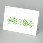 Osterkarte: fünf grün bemalte Eier (traditionelle Ornamente)