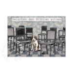 Postkarte: Zwischen den Stühlen sitzen