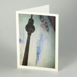 reduzierte Berlin-Grußkarte: Fernsehturm (Blick aus der S-Bahn)